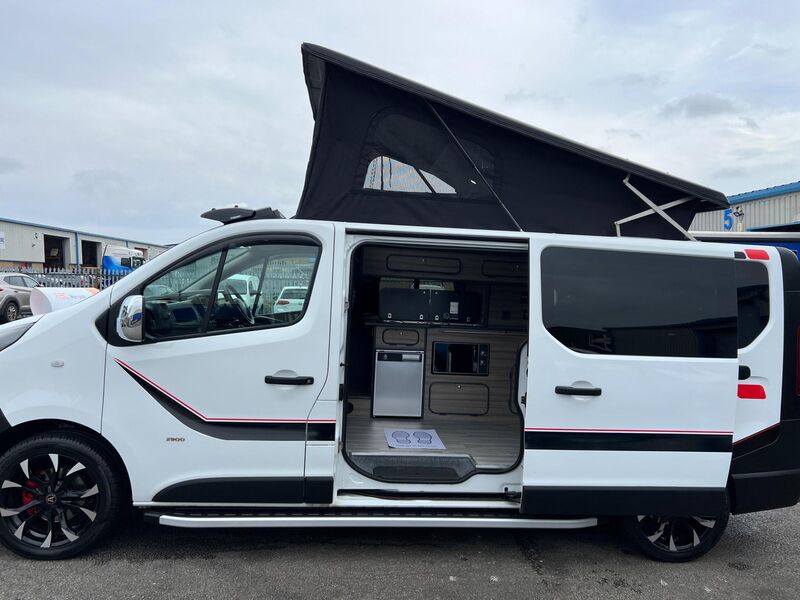 VAUXHALL VIVARO