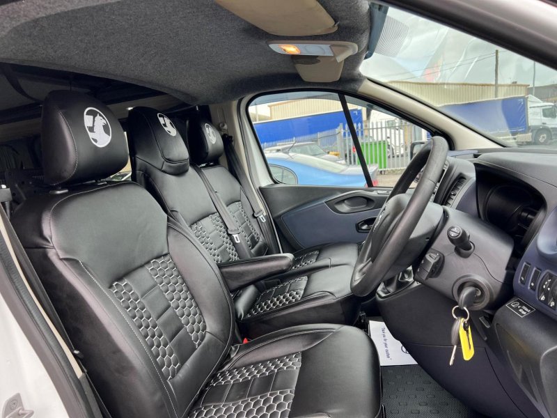 VAUXHALL VIVARO