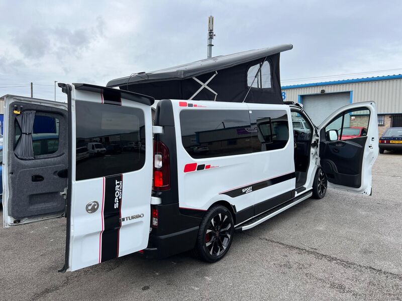 VAUXHALL VIVARO