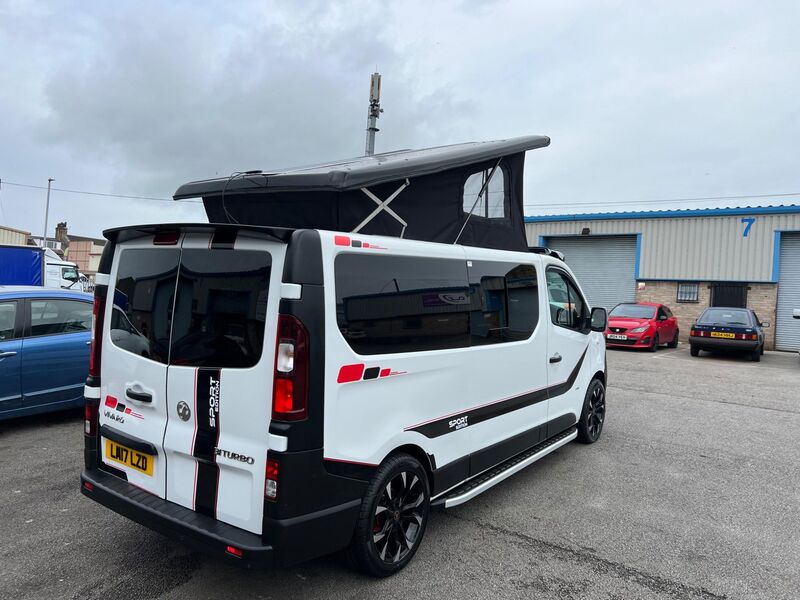 VAUXHALL VIVARO