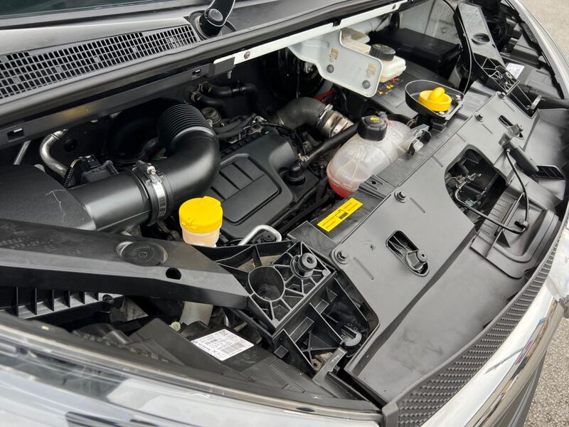 VAUXHALL VIVARO