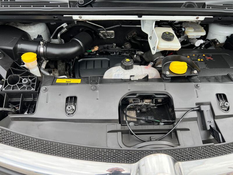 VAUXHALL VIVARO