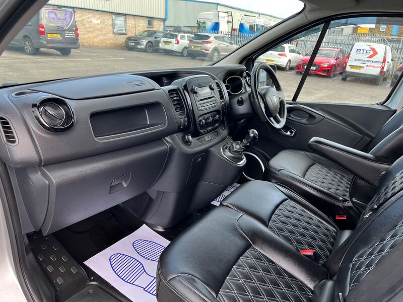 VAUXHALL VIVARO