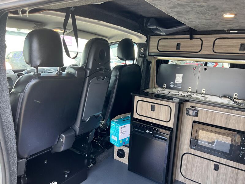 VAUXHALL VIVARO