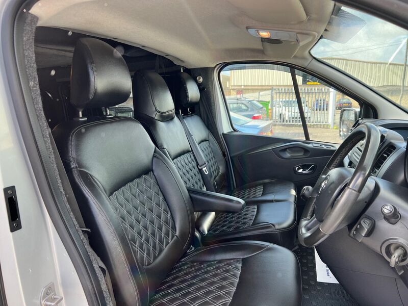 VAUXHALL VIVARO