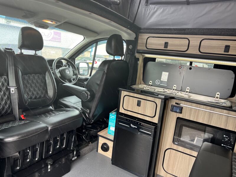 VAUXHALL VIVARO