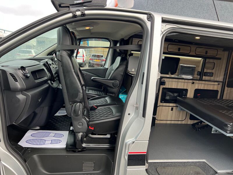VAUXHALL VIVARO
