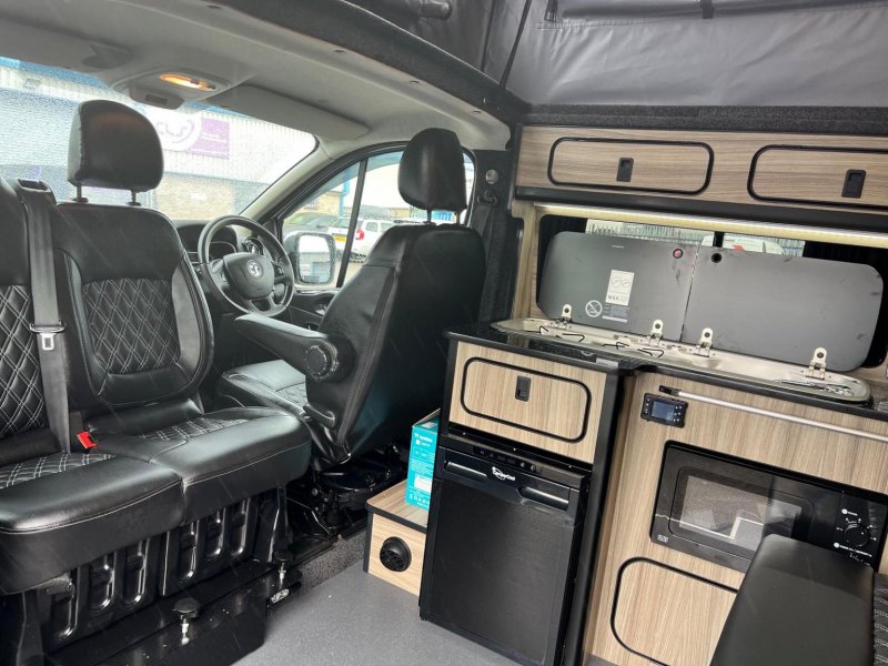 VAUXHALL VIVARO