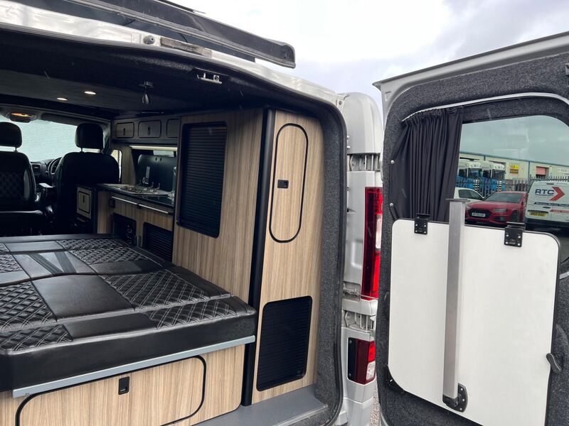 VAUXHALL VIVARO