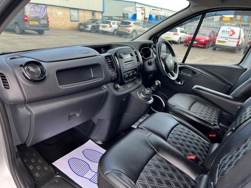 VAUXHALL VIVARO