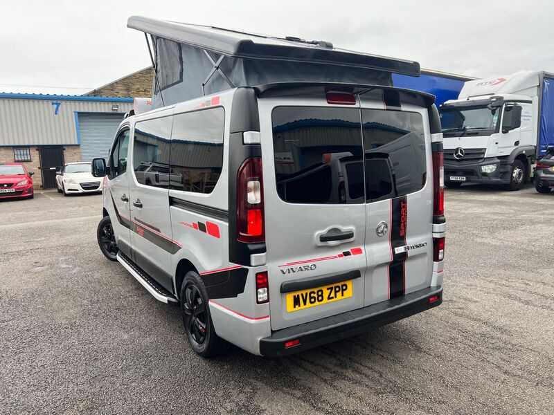 VAUXHALL VIVARO