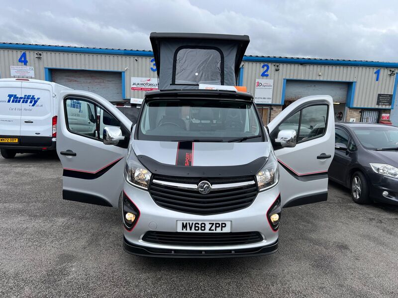 VAUXHALL VIVARO