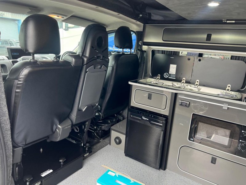 VAUXHALL VIVARO
