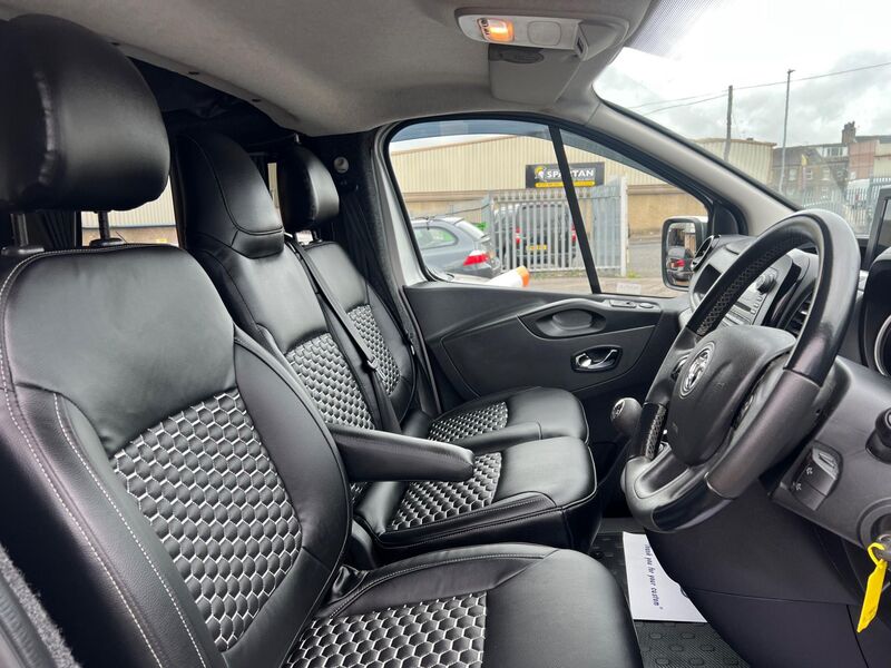 VAUXHALL VIVARO