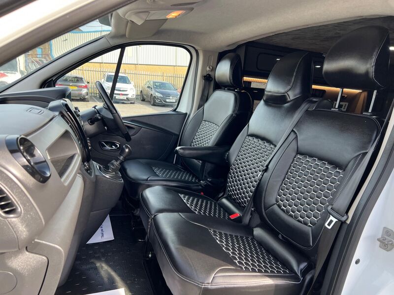 VAUXHALL VIVARO