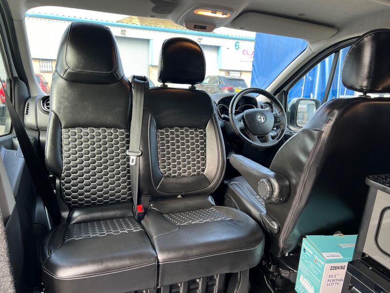 VAUXHALL VIVARO