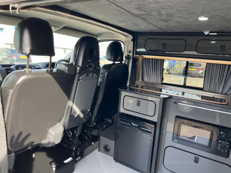 VAUXHALL VIVARO