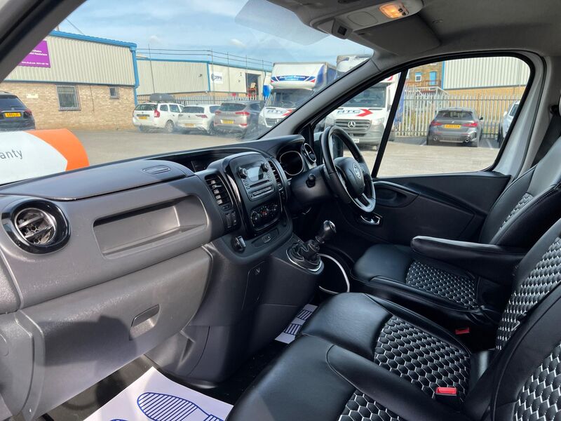 VAUXHALL VIVARO
