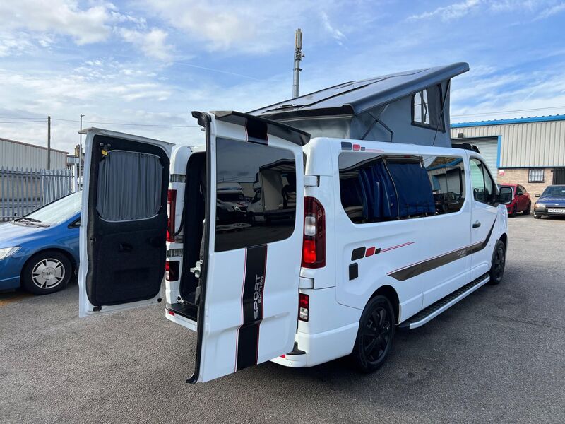 VAUXHALL VIVARO