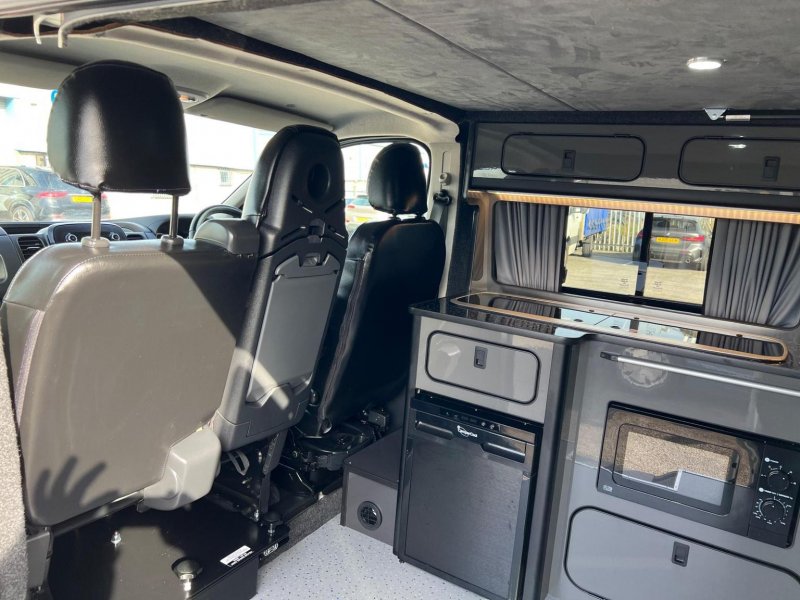 VAUXHALL VIVARO