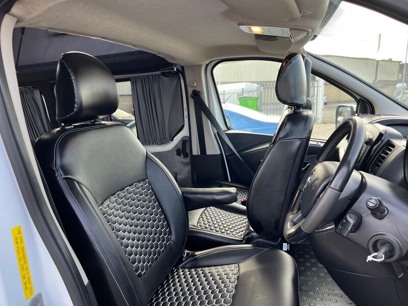 VAUXHALL VIVARO