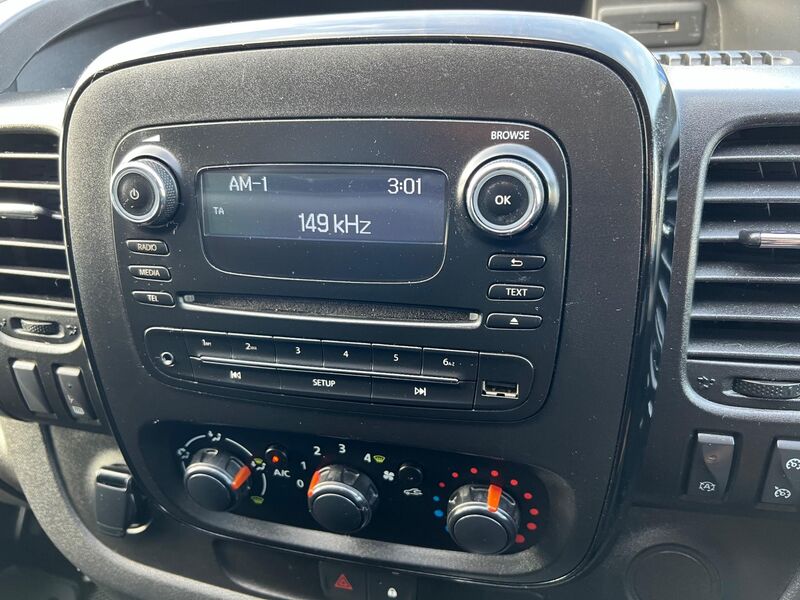 VAUXHALL VIVARO