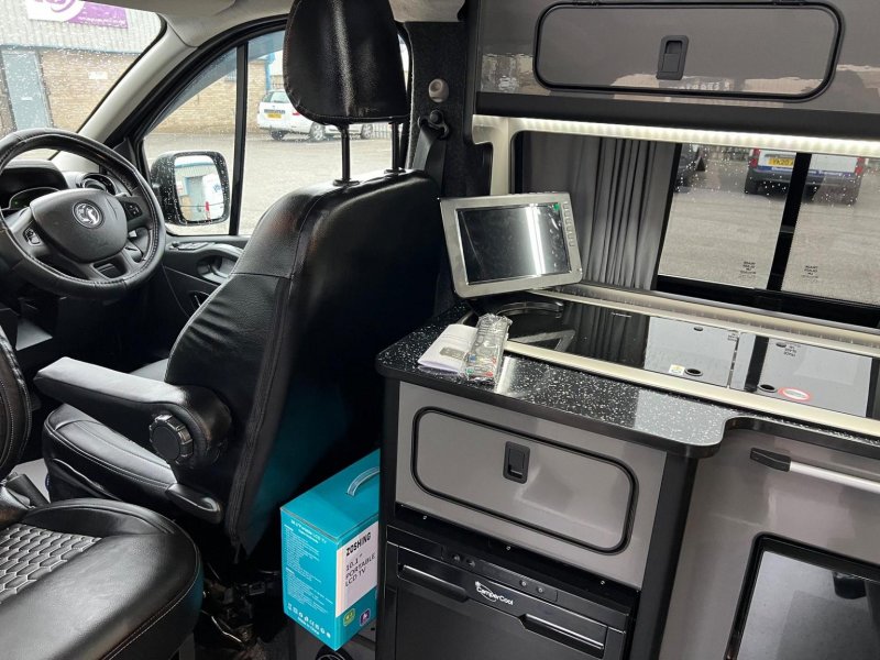 VAUXHALL VIVARO