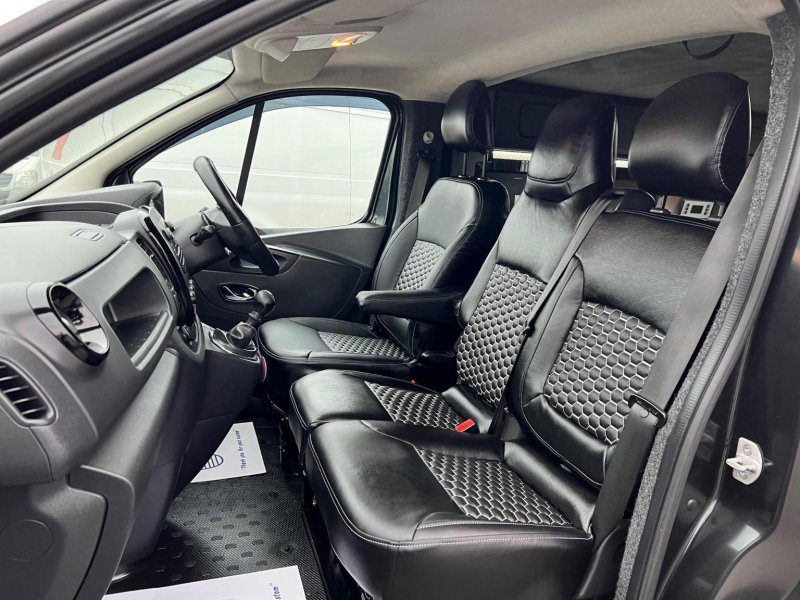 VAUXHALL VIVARO