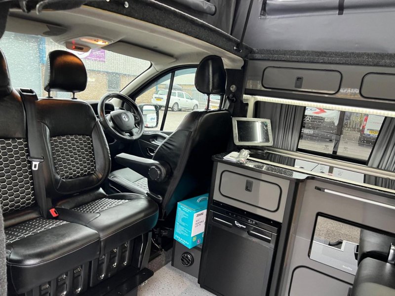 VAUXHALL VIVARO