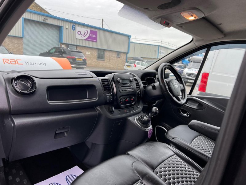 VAUXHALL VIVARO