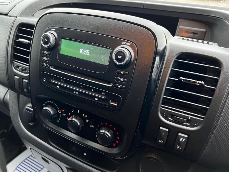 VAUXHALL VIVARO
