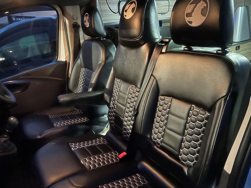 VAUXHALL VIVARO
