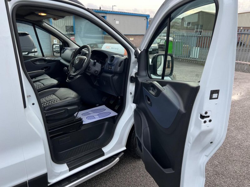 VAUXHALL VIVARO