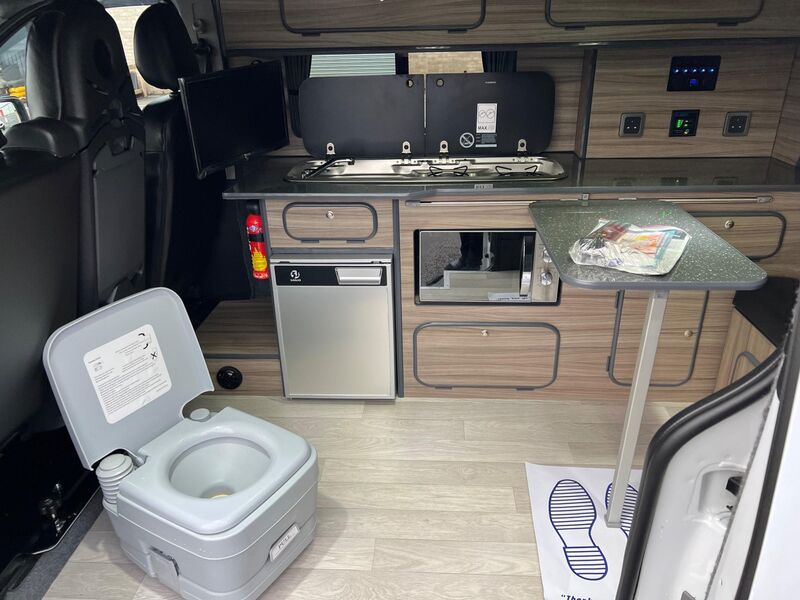 VAUXHALL VIVARO