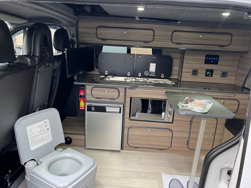 VAUXHALL VIVARO