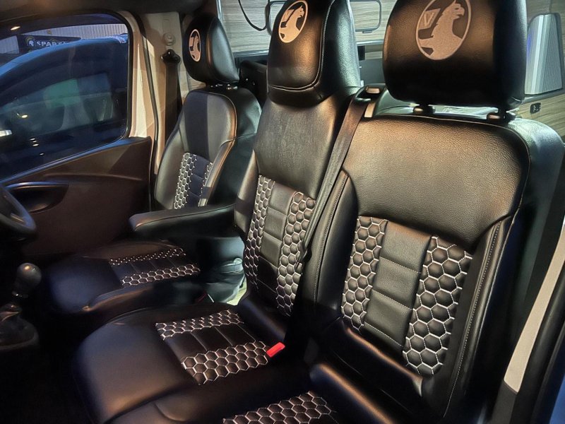 VAUXHALL VIVARO