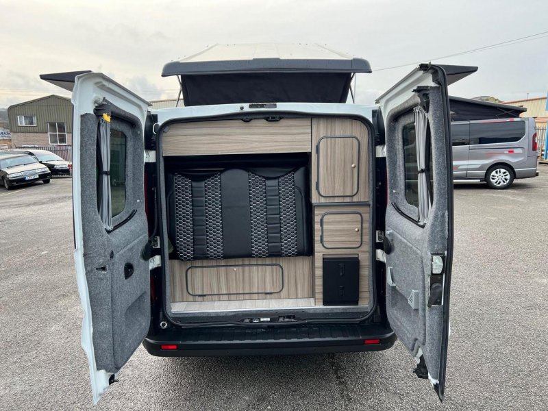 VAUXHALL VIVARO