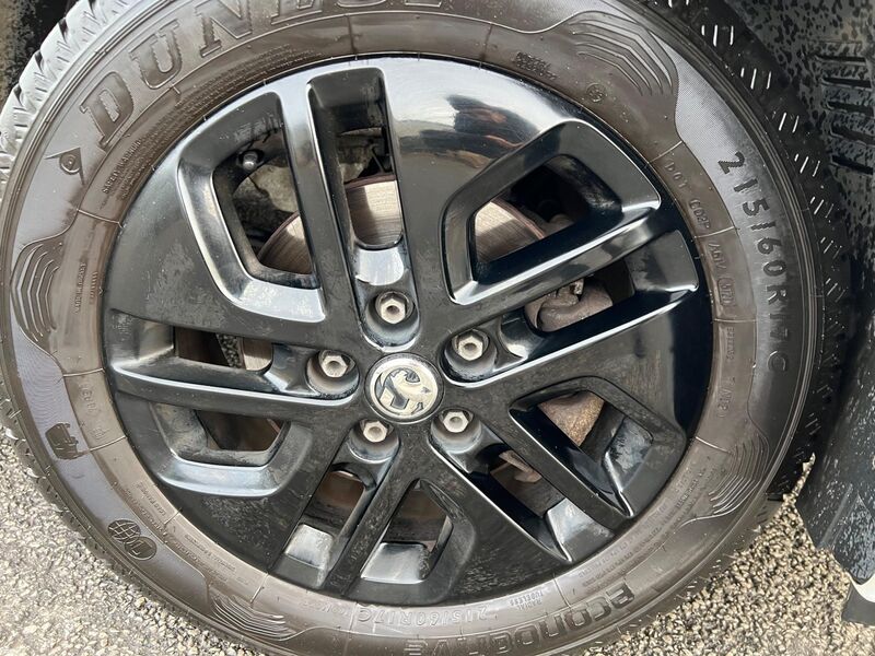 VAUXHALL VIVARO