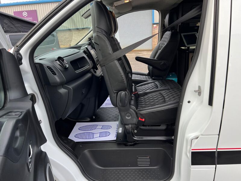 VAUXHALL VIVARO