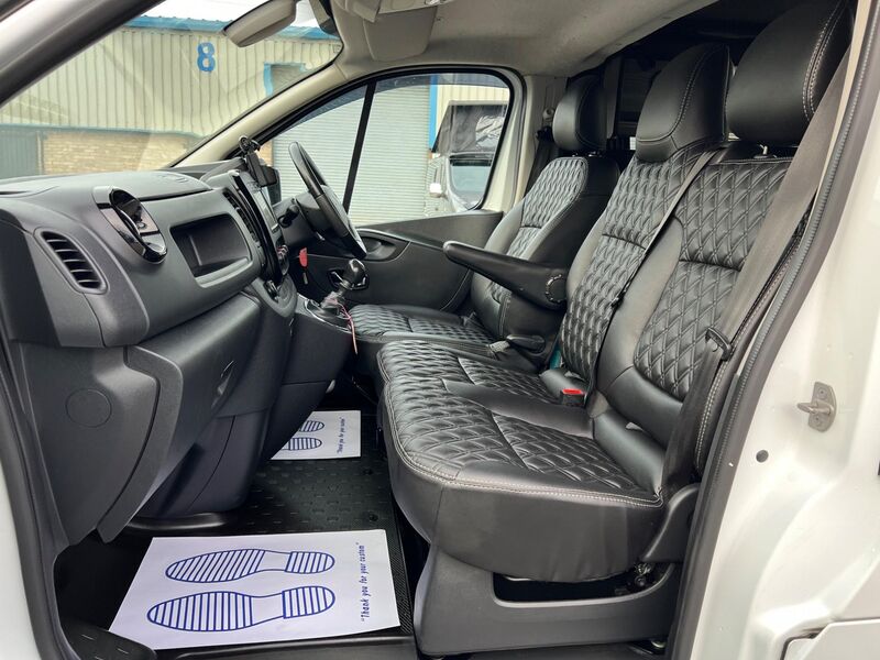 VAUXHALL VIVARO