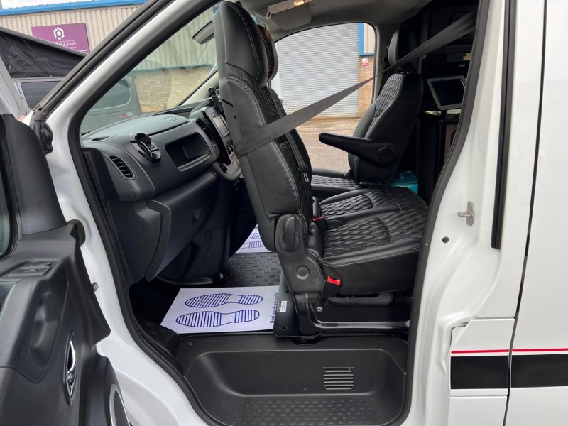 VAUXHALL VIVARO