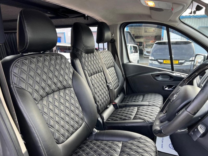 VAUXHALL VIVARO