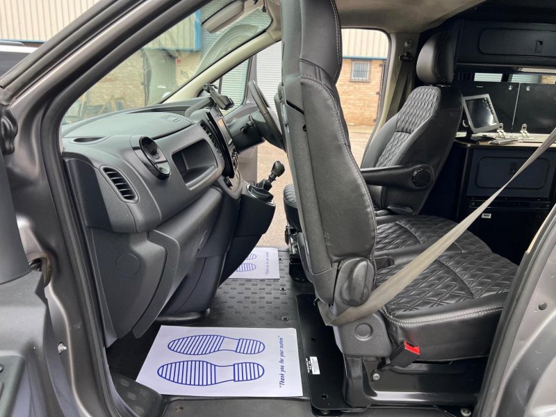 VAUXHALL VIVARO