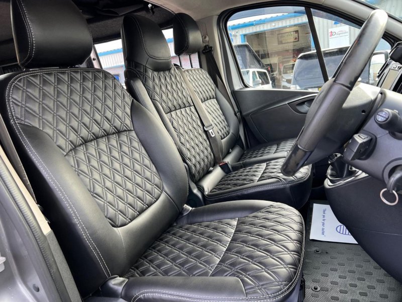 VAUXHALL VIVARO