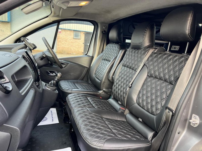 VAUXHALL VIVARO