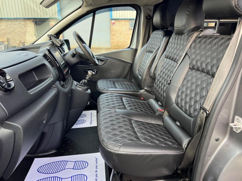 VAUXHALL VIVARO