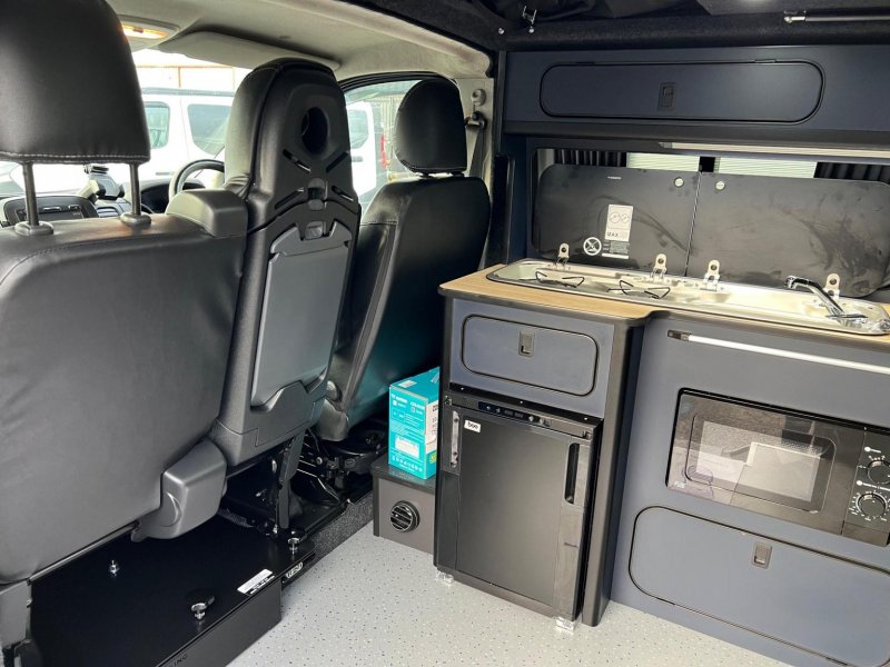 VAUXHALL VIVARO