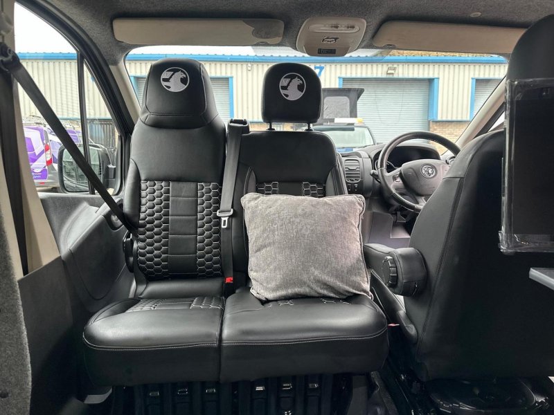 VAUXHALL VIVARO