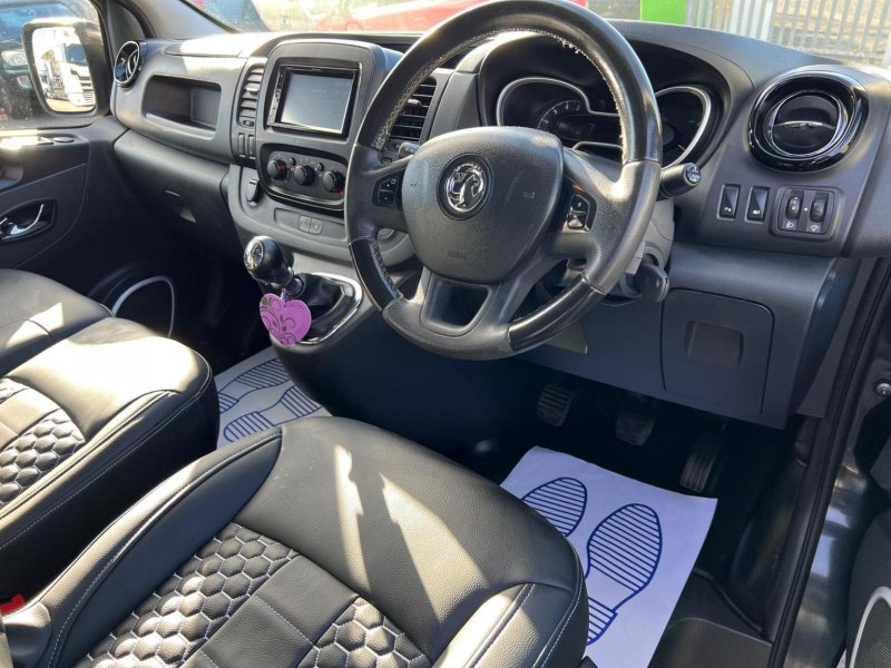 VAUXHALL VIVARO