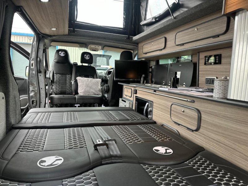 VAUXHALL VIVARO